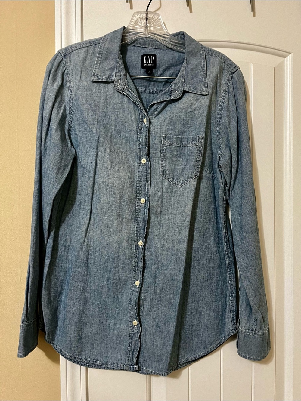 GAP Denim Women’s Light Blue Chambray Button-Up Shirt
